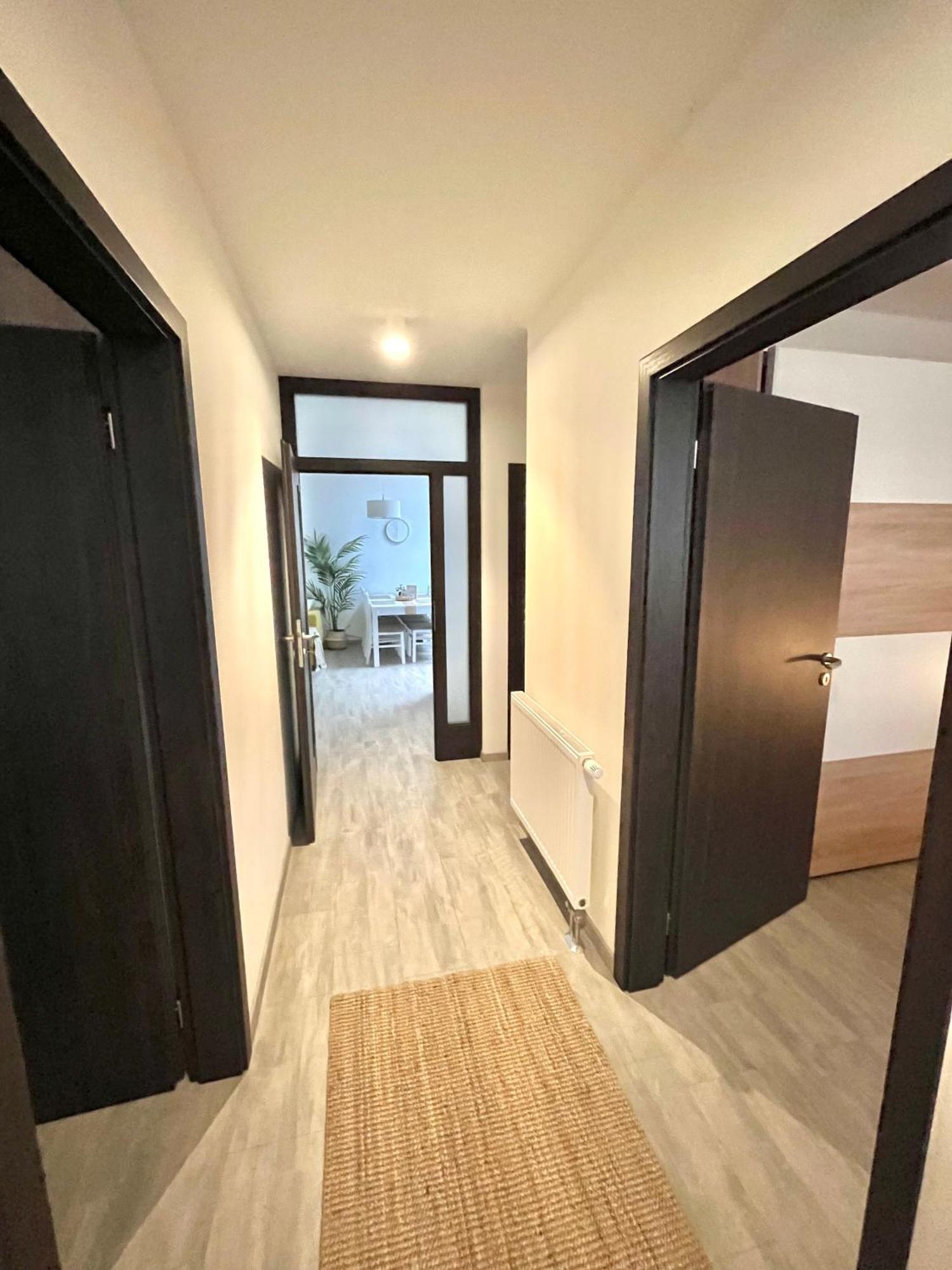 The Elite Suite Downtown 2- Bedroom Apt Ac & Garage Parking Bratislava Eksteriør billede