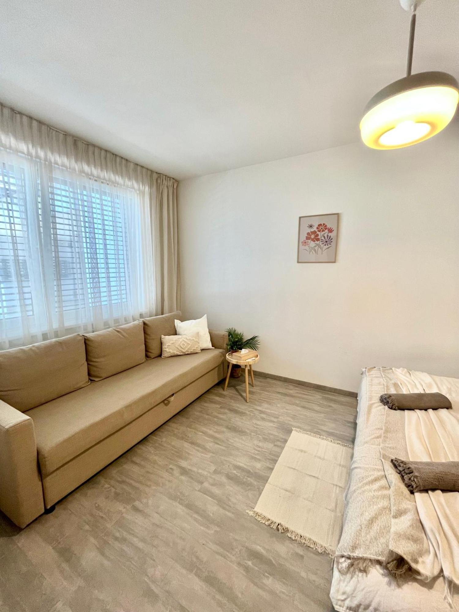 The Elite Suite Downtown 2- Bedroom Apt Ac & Garage Parking Bratislava Eksteriør billede