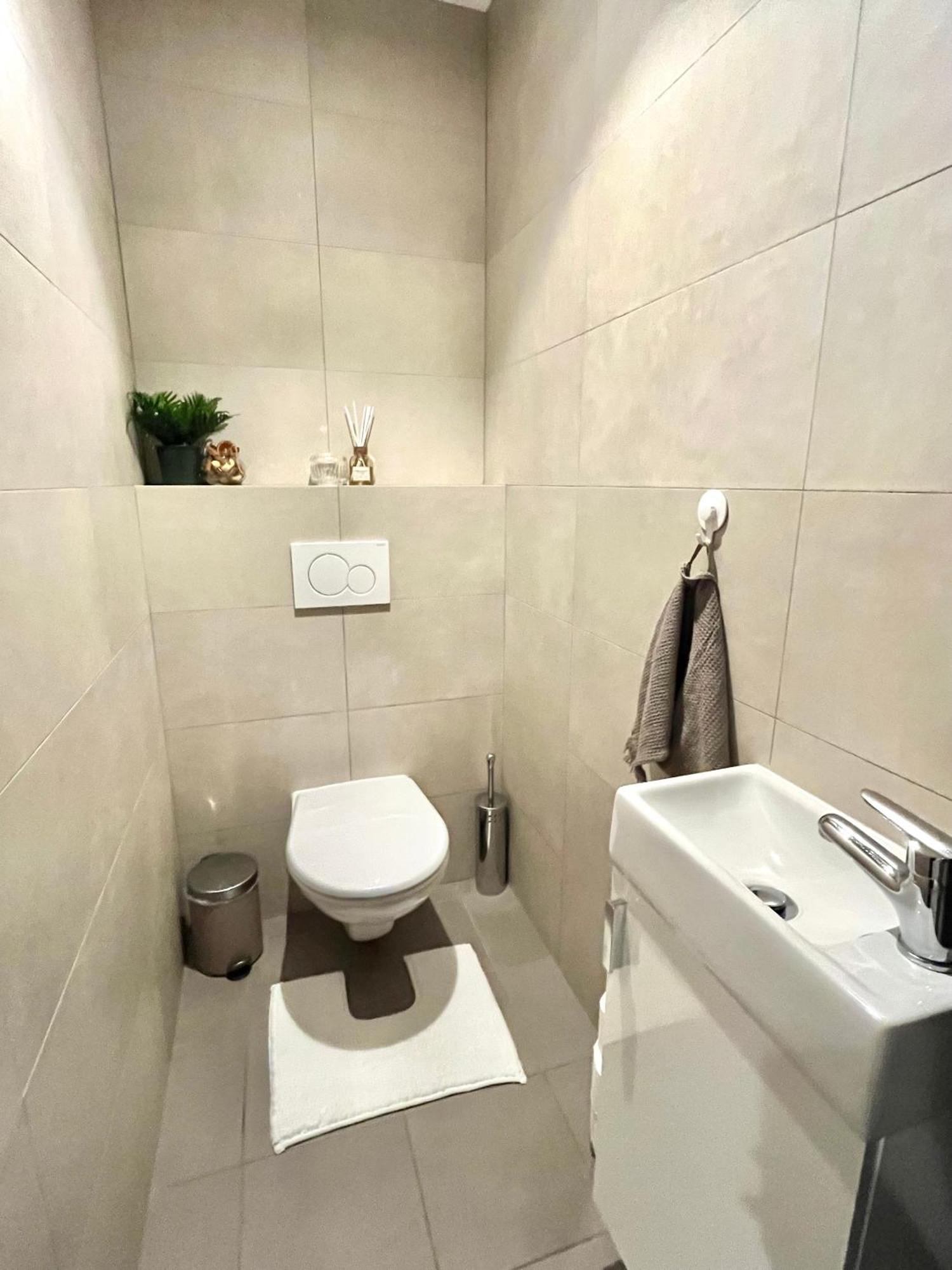 The Elite Suite Downtown 2- Bedroom Apt Ac & Garage Parking Bratislava Eksteriør billede