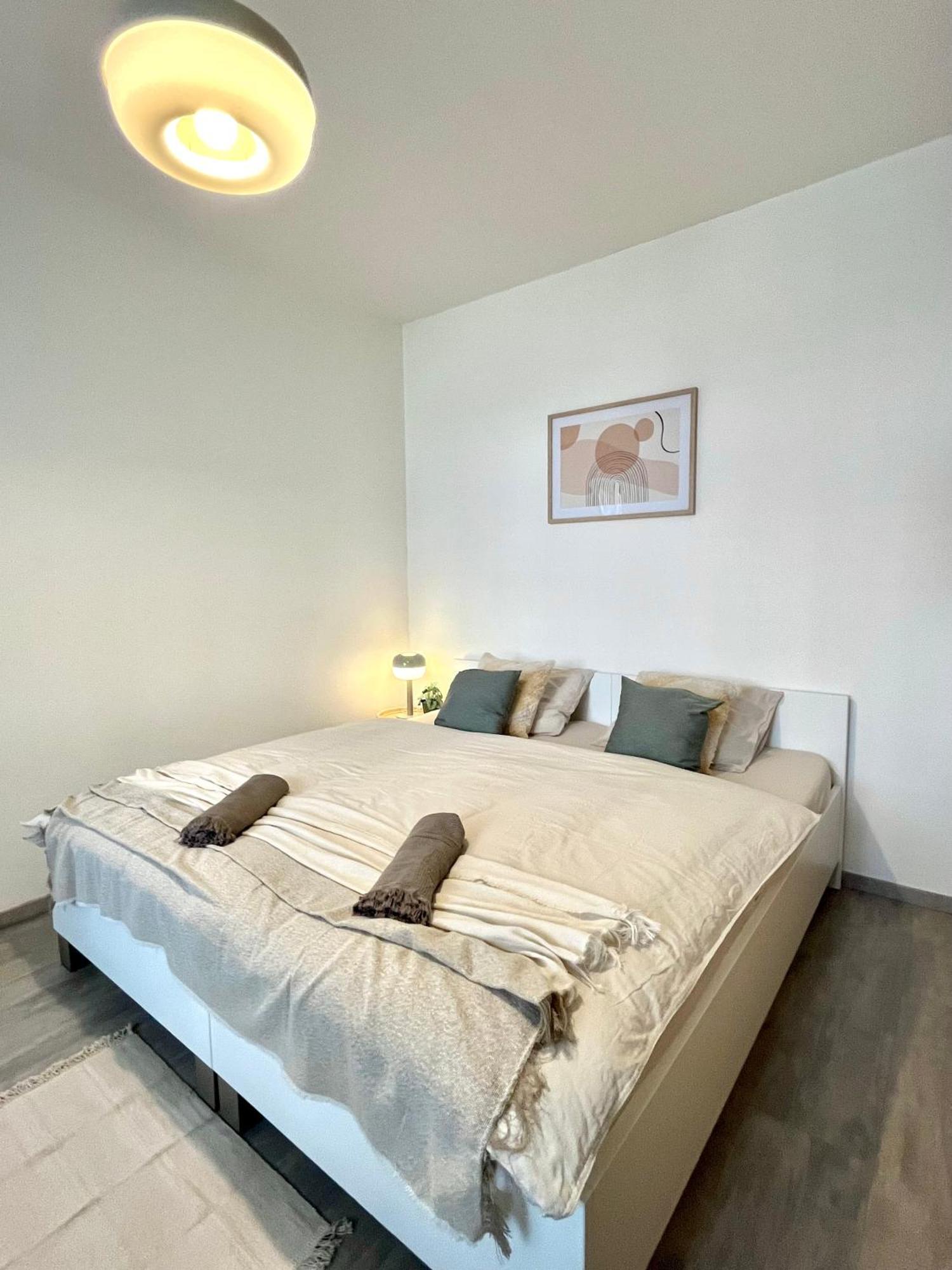 The Elite Suite Downtown 2- Bedroom Apt Ac & Garage Parking Bratislava Eksteriør billede