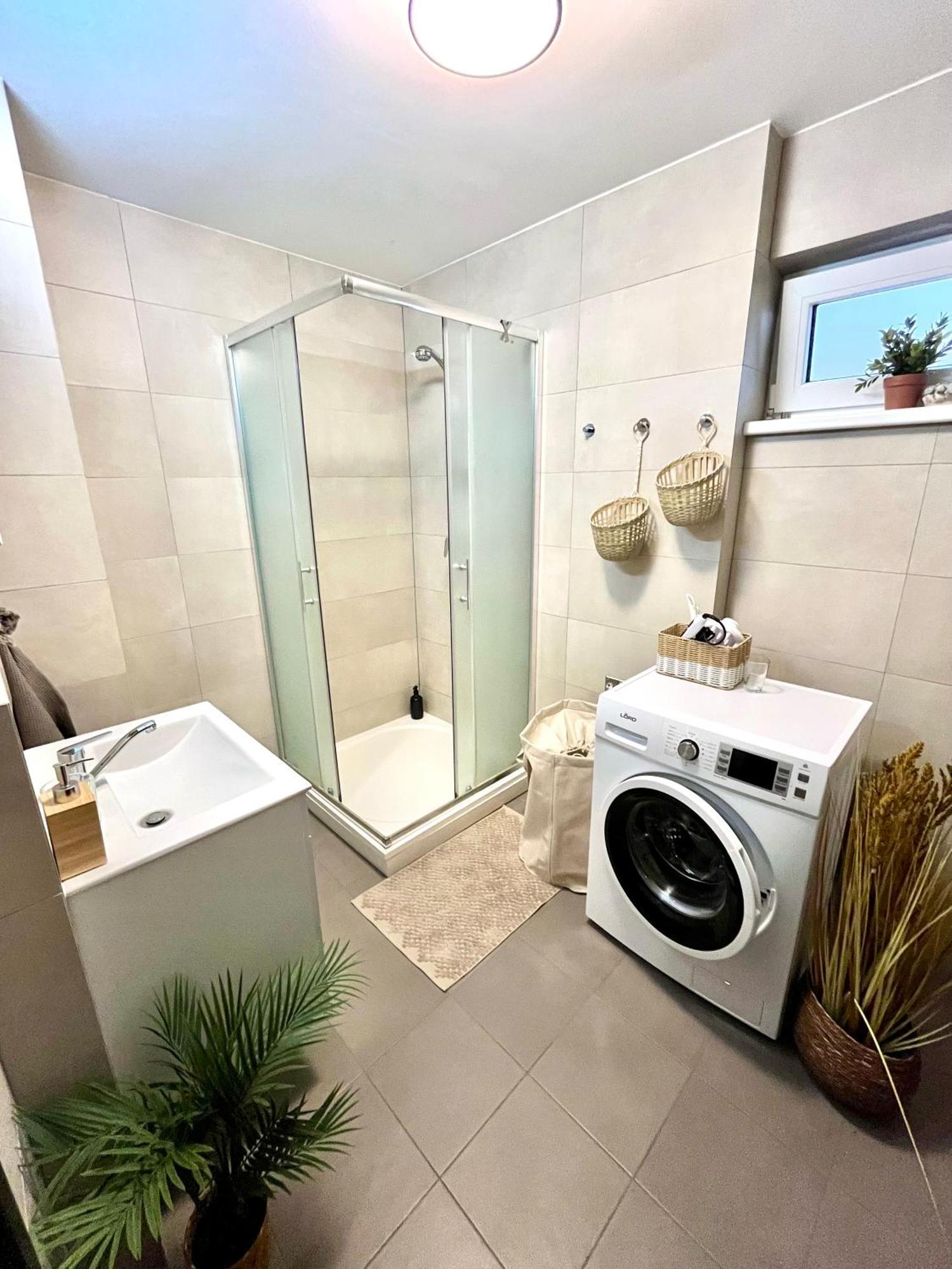 The Elite Suite Downtown 2- Bedroom Apt Ac & Garage Parking Bratislava Eksteriør billede